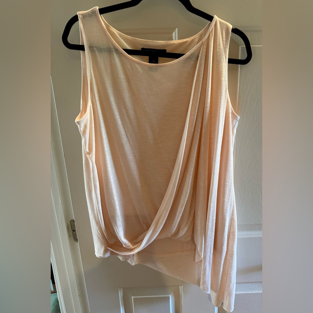 White House Black Market high/low faux wrap sleeveless blouse in peach size M.